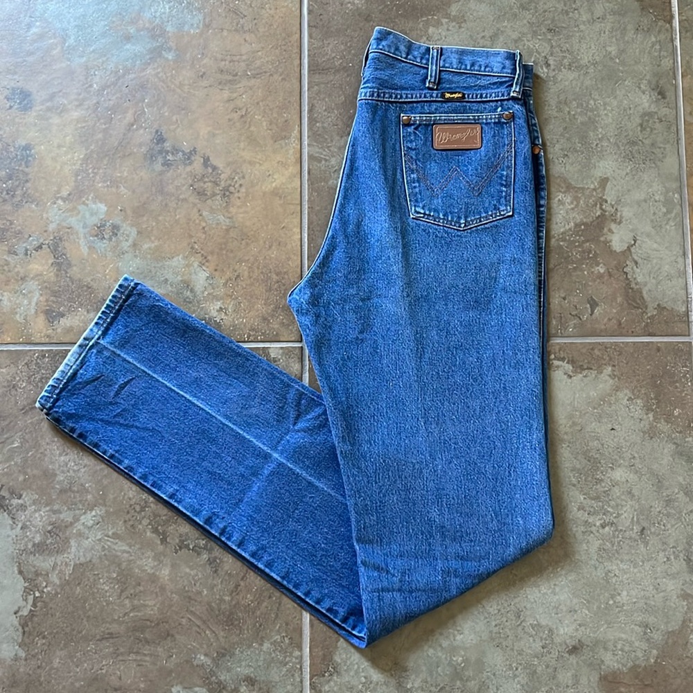 Vintage early 90s wrangler jeans men’s size 36x38, good condition signs of wear